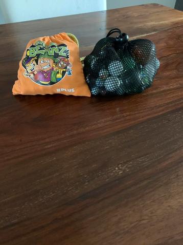 2 zakken knikkers  beschikbaar voor biedingen