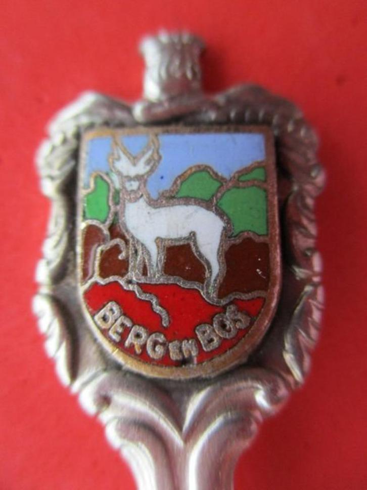 (A1486) Berg en Bos hert (klein), Verzamelen, Porselein, Kristal en Bestek, Gebruikt, Bestek, Overige materialen, Ophalen of Verzenden