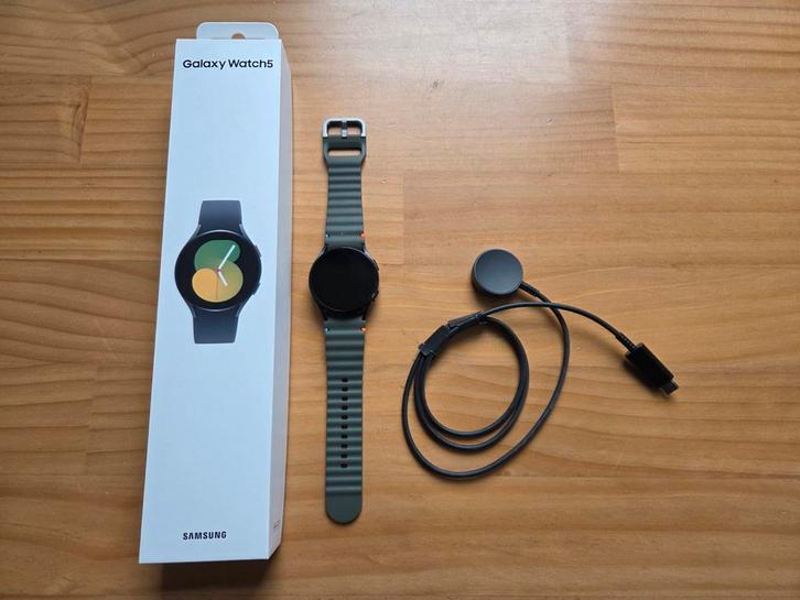 Samsung Galaxy Watch5, Sieraden, Tassen en Uiterlijk, Smartwatches, Zo goed als nieuw, Android, Grijs, Afstand, Calorieverbanding