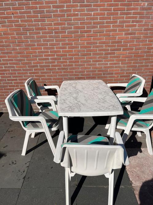 Leuke kunststof tuinset /tuintafel, Tuin en Terras, Tuinsets en Loungesets, Zo goed als nieuw, Kunststof, Ophalen