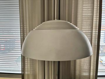 Louis Poulsen, Arne Jacobsen lamp wit beschikbaar voor biedingen