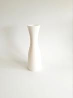 Izgs Melkglas wit vaasje vintage vaas, Wit, Ophalen of Verzenden, Minder dan 50 cm, Glas