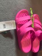 Roze Crocs Getaway Strappy Sandalen - Nieuw!, Ophalen of Verzenden, Nieuw, Roze, Slippers
