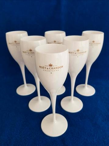 Witte Champagne Flutes van MOËT & CHANDON ‼️ beschikbaar voor biedingen