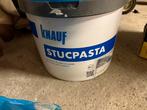 Volle emmer stucpasta van Knauf, Doe-het-zelf en Verbouw, Verf, Beits en Lak, Ophalen, Zo goed als nieuw, Wit