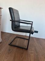 Leer stoel met zwarte frame / Leather chair with black frame, Zwart, Leer, Ophalen of Verzenden, Zo goed als nieuw