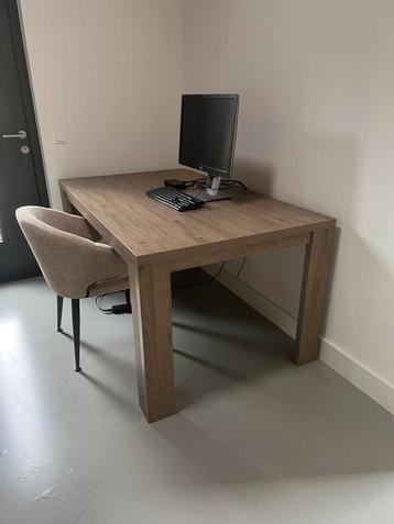 Tafel - gratis af te halen beschikbaar voor biedingen