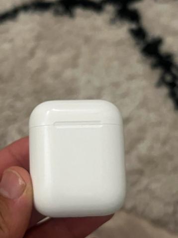 Airpods 2 gen charging case origineel beschikbaar voor biedingen