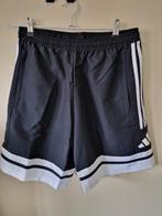 Nieuwe Adidas korte sportbroek mt M, Kleding | Heren, Sportkleding, Ophalen of Verzenden