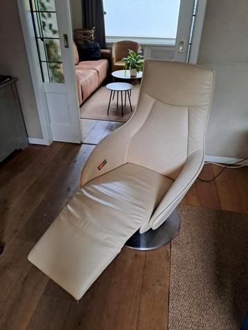 Lederen electrische relaxfauteuil  beschikbaar voor biedingen