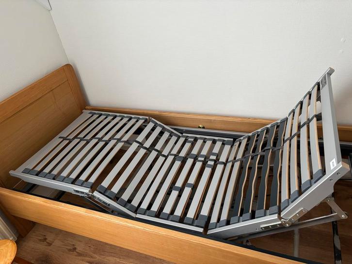 Bossflex 450 Elektrisch Verstelbare (hoog-laag) Lattenbodem, Huis en Inrichting, Slaapkamer | Bedden, Gebruikt, Eenpersoons, 80 cm
