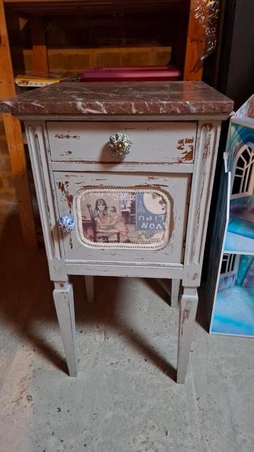 Vintage Nachtkastje met Marmeren Blad beschikbaar voor biedingen