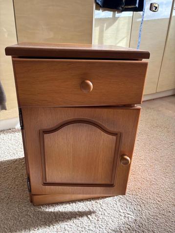 Houten Kastje met Lade en Deur beschikbaar voor biedingen