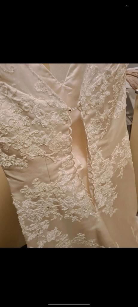 Beeldschone bruidsjapon in room wit met steentjes, Kleding | Dames, Trouwkleding en Trouwaccessoires, Zo goed als nieuw, Trouwjurk
