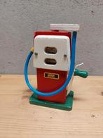 Vintage BRIO houten benzinepomp - Made in Sweden, Ophalen of Verzenden, Gebruikt, Overige typen, Met wieltjes
