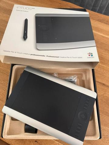 Wacom Intuos pro special edition (PTH-651) beschikbaar voor biedingen