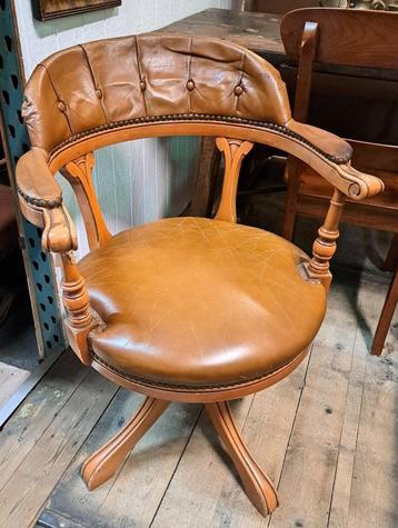 Klassieke antieke bureaustoel mooi voor aan een oud bureau  beschikbaar voor biedingen