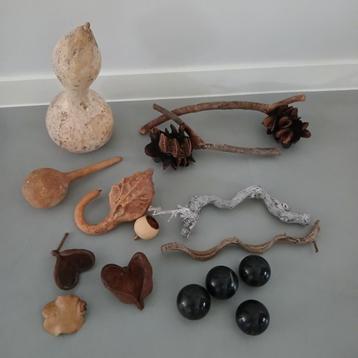Natuurlijke Decoratie Materialen Set, zaden en stenen
 beschikbaar voor biedingen