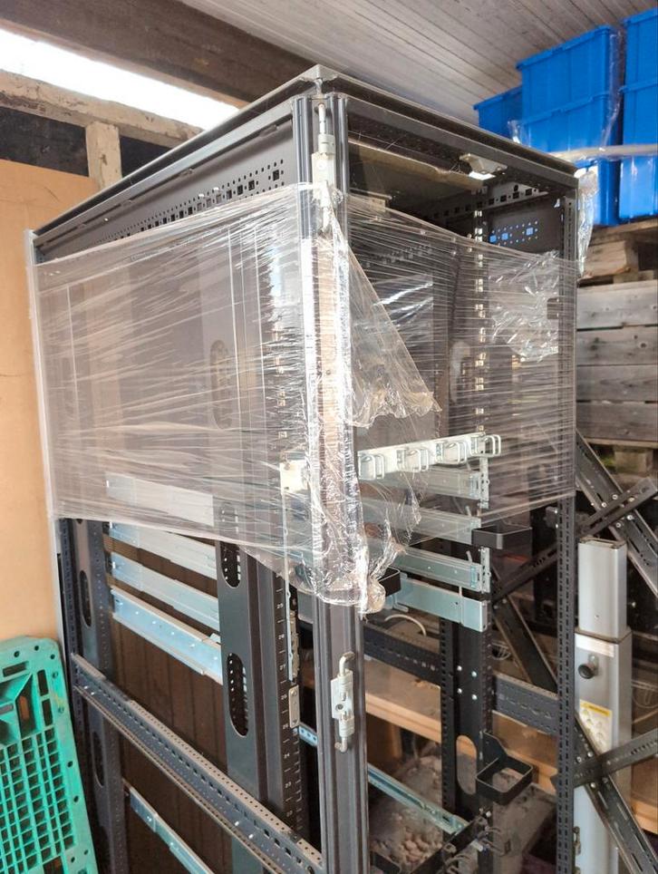 19" Rack 42U Serverkast, Computers en Software, Serverkasten, Gebruikt, Geperforeerd, Geperforeerd, Ophalen of Verzenden