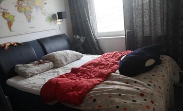 2 persoons boxspring met matras voor klein bedankje  beschikbaar voor biedingen