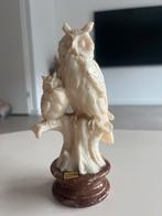 Ivoorwitte Uilen Familie Beeldje op Bruine Basis, Antiek en Kunst, Kunst | Beelden en Houtsnijwerken, Ophalen of Verzenden