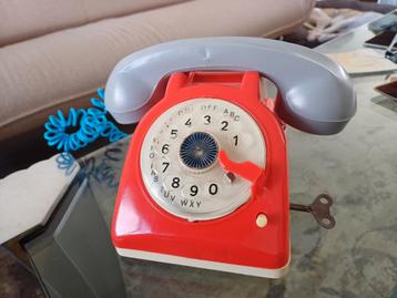 Vintage telefoon met sleutel
