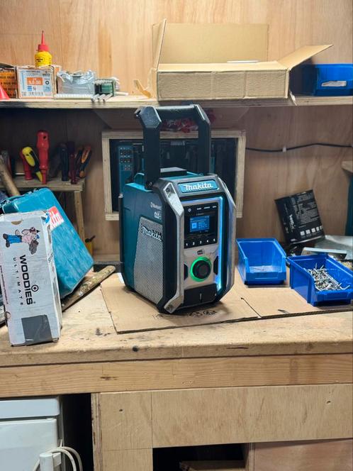 Makita DMR115 bouwradio/radio inclusief netvoeding, Audio, Tv en Foto, Radio's, Zo goed als nieuw, Bouwradio, Ophalen of Verzenden