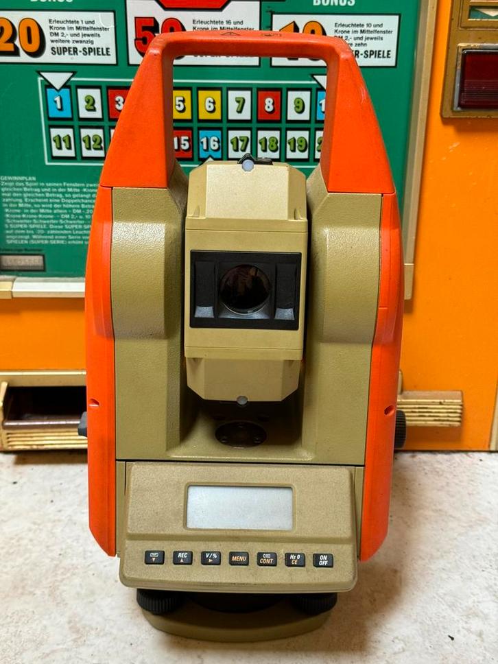 Leica T460 TotalStation Wild Heerbrugg GDF22, Doe-het-zelf en Verbouw, Meetapparatuur, Gebruikt, Ophalen of Verzenden