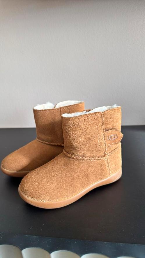 UGG KEELAN UNISEX maat 25, Kinderen en Baby's, Babykleding | Schoentjes en Sokjes, Zo goed als nieuw, Jongetje of Meisje, Schoentjes