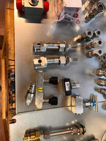 Hydrauliek Koppelingen, Afsluiters & Slangen - Staal/RVS beschikbaar voor biedingen