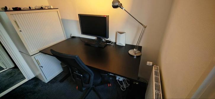 Elektrisch verstelbaar zit-sta bureau 160x80 cm., Huis en Inrichting, Bureaus, Zo goed als nieuw, Stabureau, Elektrisch, In hoogte verstelbaar