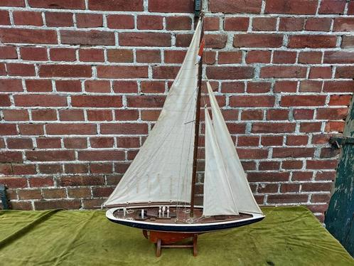 Model zeiljacht op standaard., Antiek en Kunst, Curiosa en Brocante, Ophalen