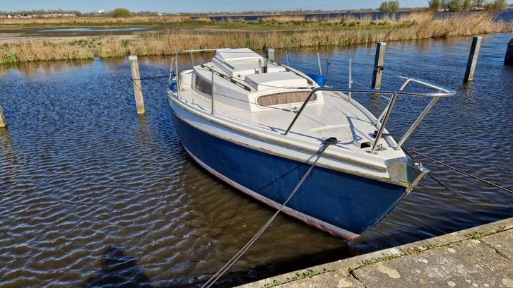 Kajuitboot kievit 640 kajuitboot met nieuwe goede motor., Watersport en Boten, Zeilen en Zeiltoebehoren, Gebruikt, Minder dan 15 m²