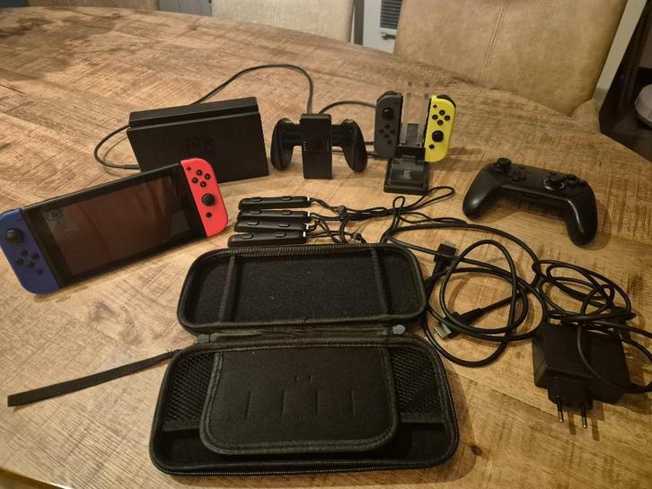 Nintendo Switch - incl. 4 joycons, controler en accesoires, Spelcomputers en Games, Spelcomputers | Nintendo Consoles | Accessoires