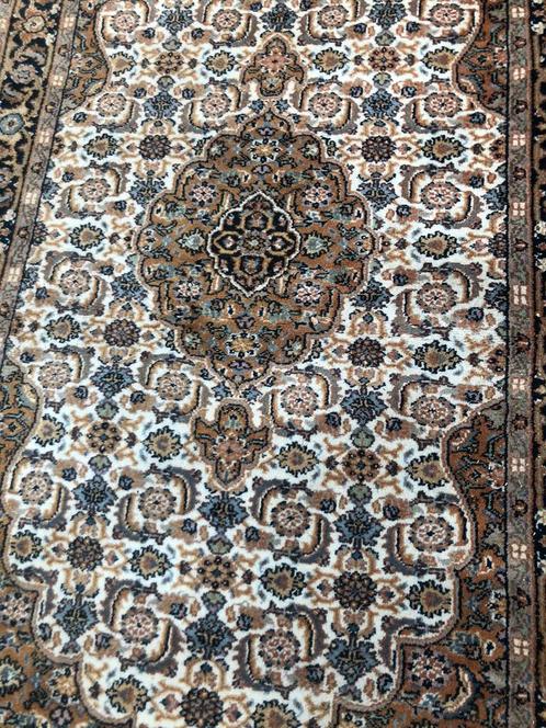 Zwaar vloerkleed 155x92 cm prijs 50 euro., Huis en Inrichting, Stoffering | Tapijten en Kleden, Zo goed als nieuw, 50 tot 100 cm