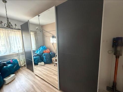 Kledingkast Zweefdeur en spiegel, Huis en Inrichting, Kasten | Kledingkasten, Zo goed als nieuw, 200 cm of meer, 50 tot 75 cm