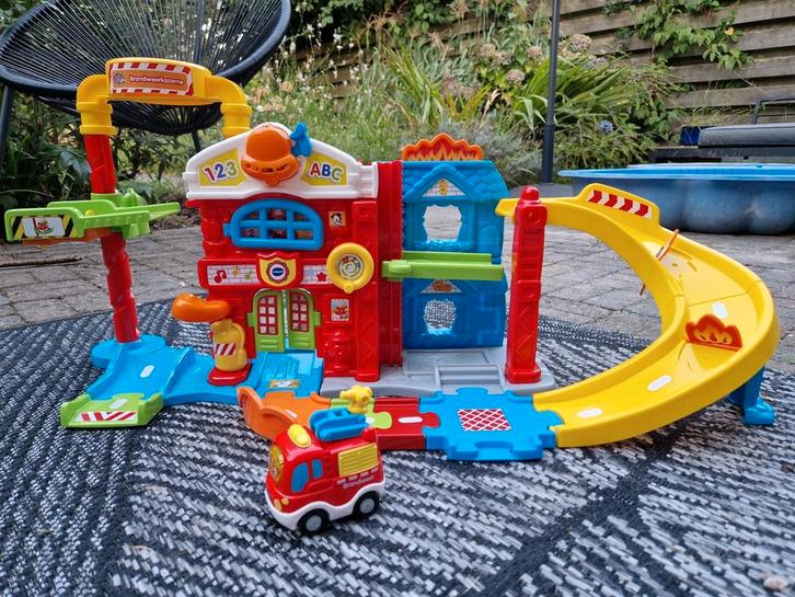 VTech Toet Toet Brandweerkazerne met brandweerauto, Kinderen en Baby's, Speelgoed | Vtech, Zo goed als nieuw, Ophalen