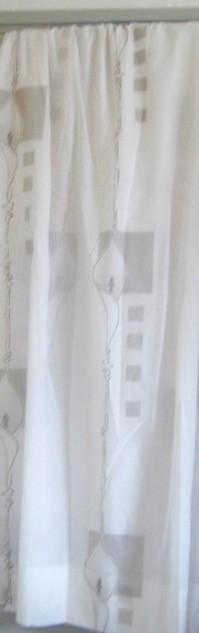 2 GROTE WITTE INBETWEEN VITRAGE GORDIJNEN , LICHTE DECORATIE, Huis en Inrichting, Stoffering | Gordijnen en Lamellen, Zo goed als nieuw