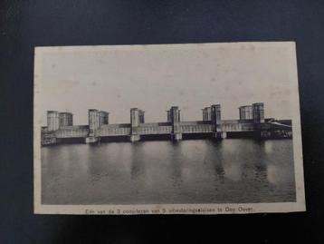 één van de 3 complexen van uitwateringssluizen te Den Oever. beschikbaar voor biedingen