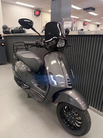 Vespa Sprint Brom Agaat Grijs E5 45KM 2023 Full Option 80CC beschikbaar voor biedingen