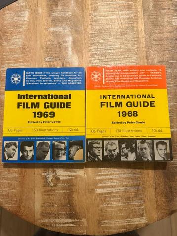 2 boeken international film Guide 1968 - 1969 beschikbaar voor biedingen