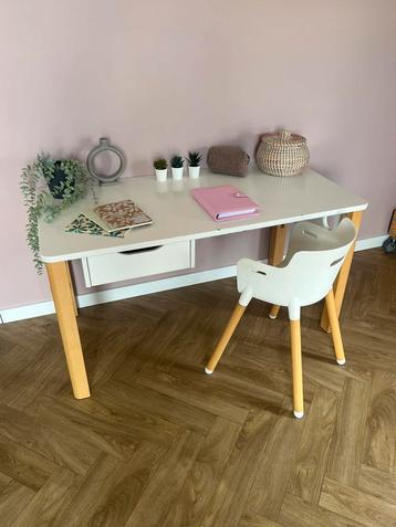 Bureau met 2 (meegroei) stoelen