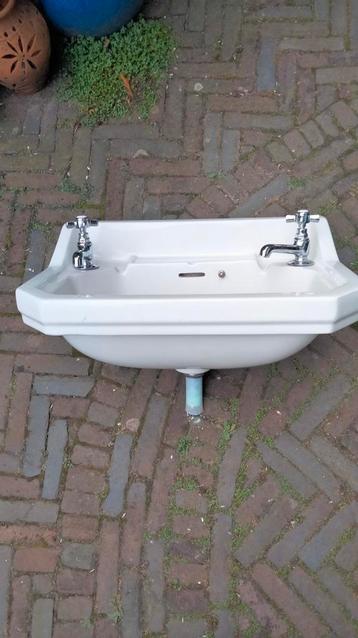 Wastafel oud Engelse stijl beschikbaar voor biedingen