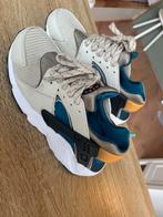 Nike Huarache - Maat 35,5 - Zo goed als nieuw, Kleding | Dames, Schoenen, Ophalen, Zo goed als nieuw, Overige kleuren, Sneakers of Gympen