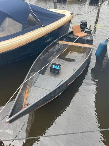 Punter Giethoornse vis boot beschikbaar voor biedingen