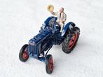 Fordson miniatuur tractor met Henry Ford, Hobby en Vrije tijd, Modelauto's | 1:32, Ophalen of Verzenden, Tractor of Landbouw