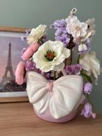 Vaasje Bow met zijdenbloemen, Ophalen, Zo goed als nieuw