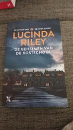 Luncinda  Riley De geheimen van de kostschool, Ophalen of Verzenden, Zo goed als nieuw