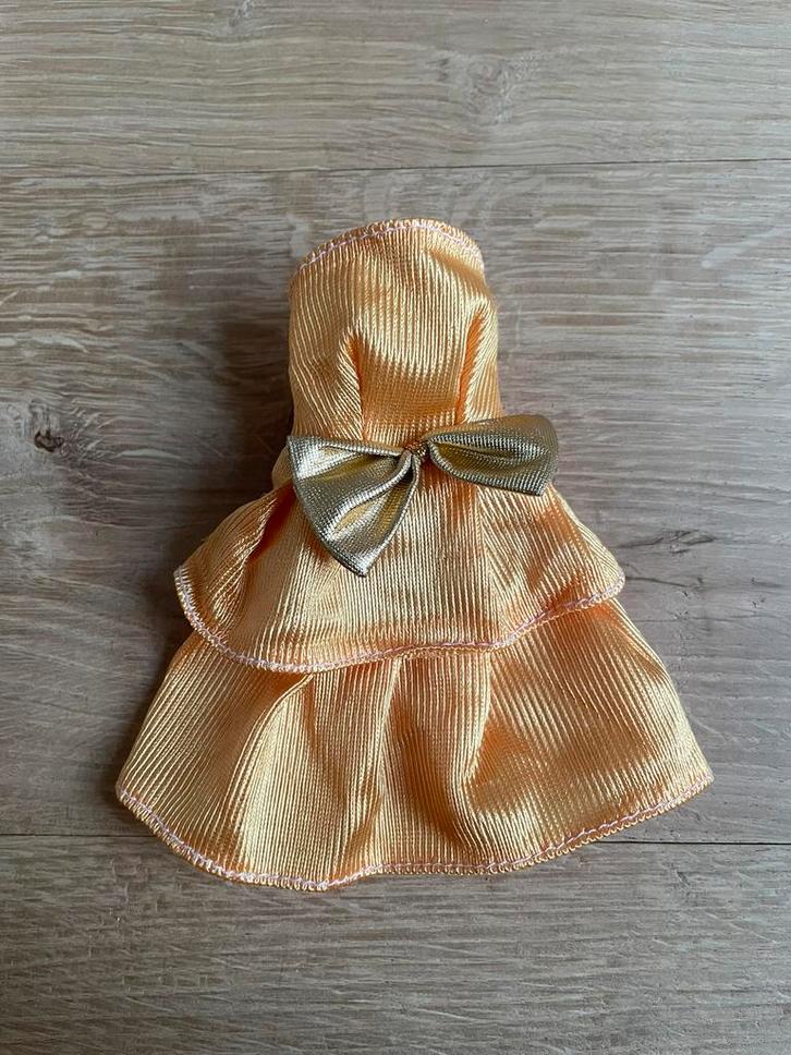 Vintage Sindy / Fleur strapless cocktail jurkje Barbie., Verzamelen, Poppen, Gebruikt, Kleertjes, Ophalen of Verzenden