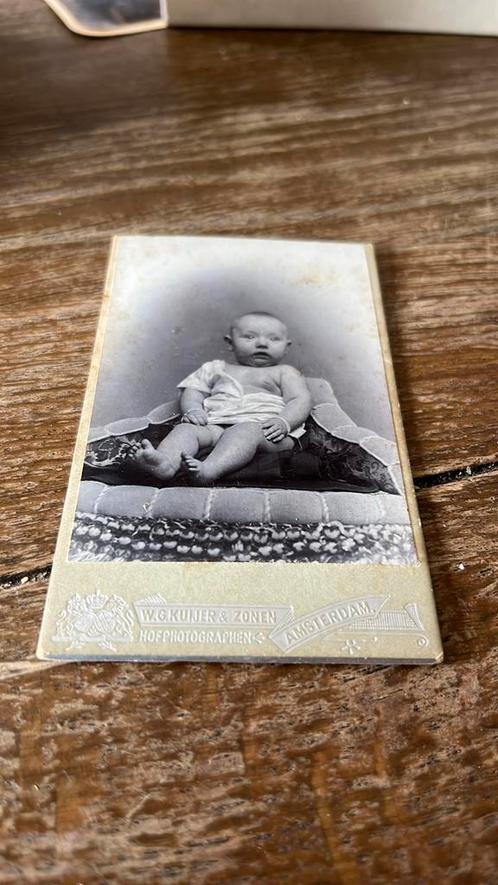 Mooie oude foto van een baby:Kuijer Amsterdam, Antiek en Kunst, Kunst | Tekeningen en Foto's, Ophalen of Verzenden